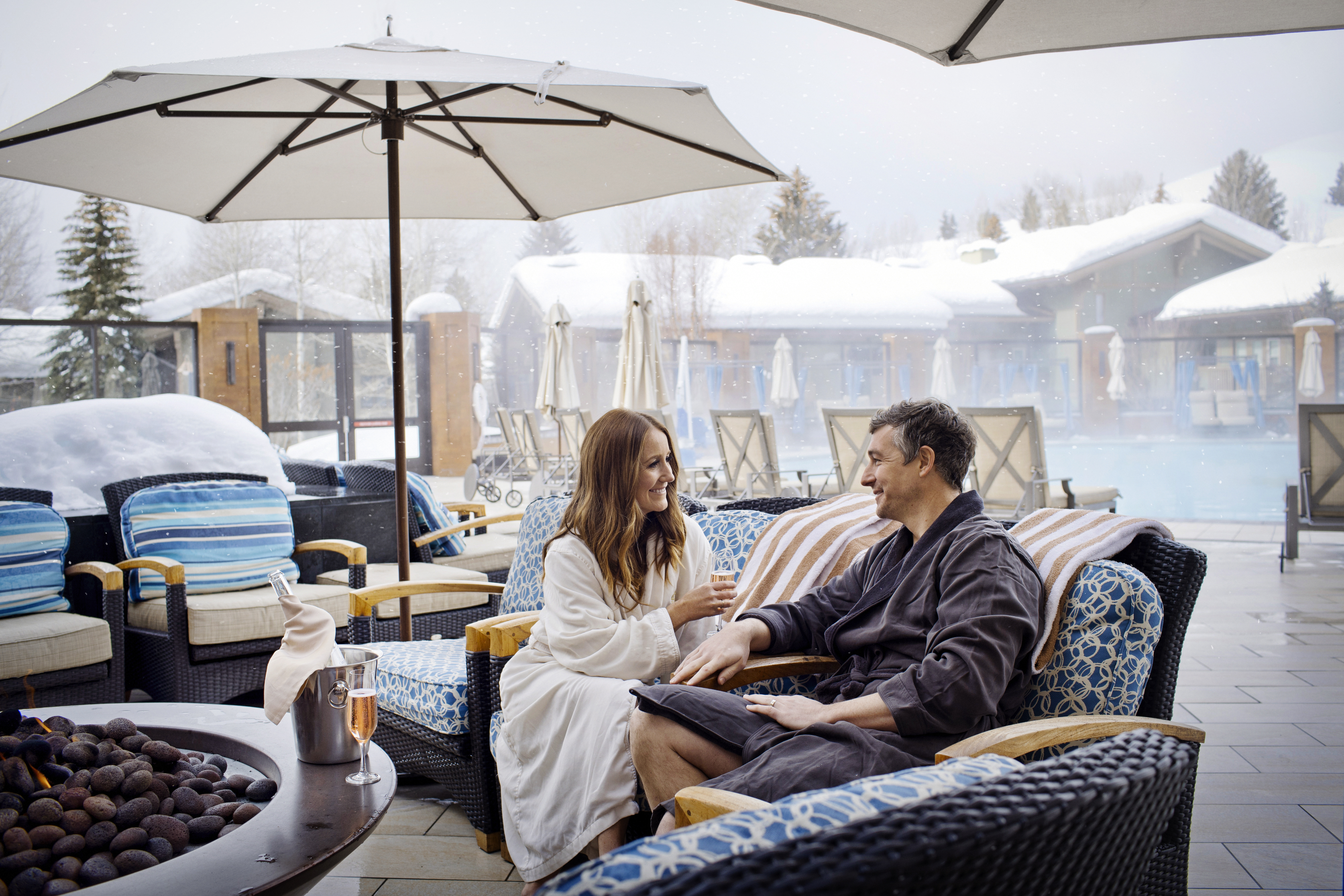 svr_lodgepool_swimming_couple_winter_2019_maybery_hillary_3